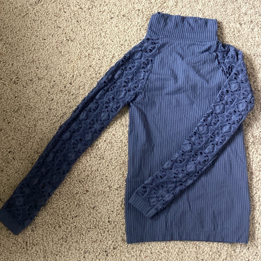 Lace long sleeved stretch cami-top